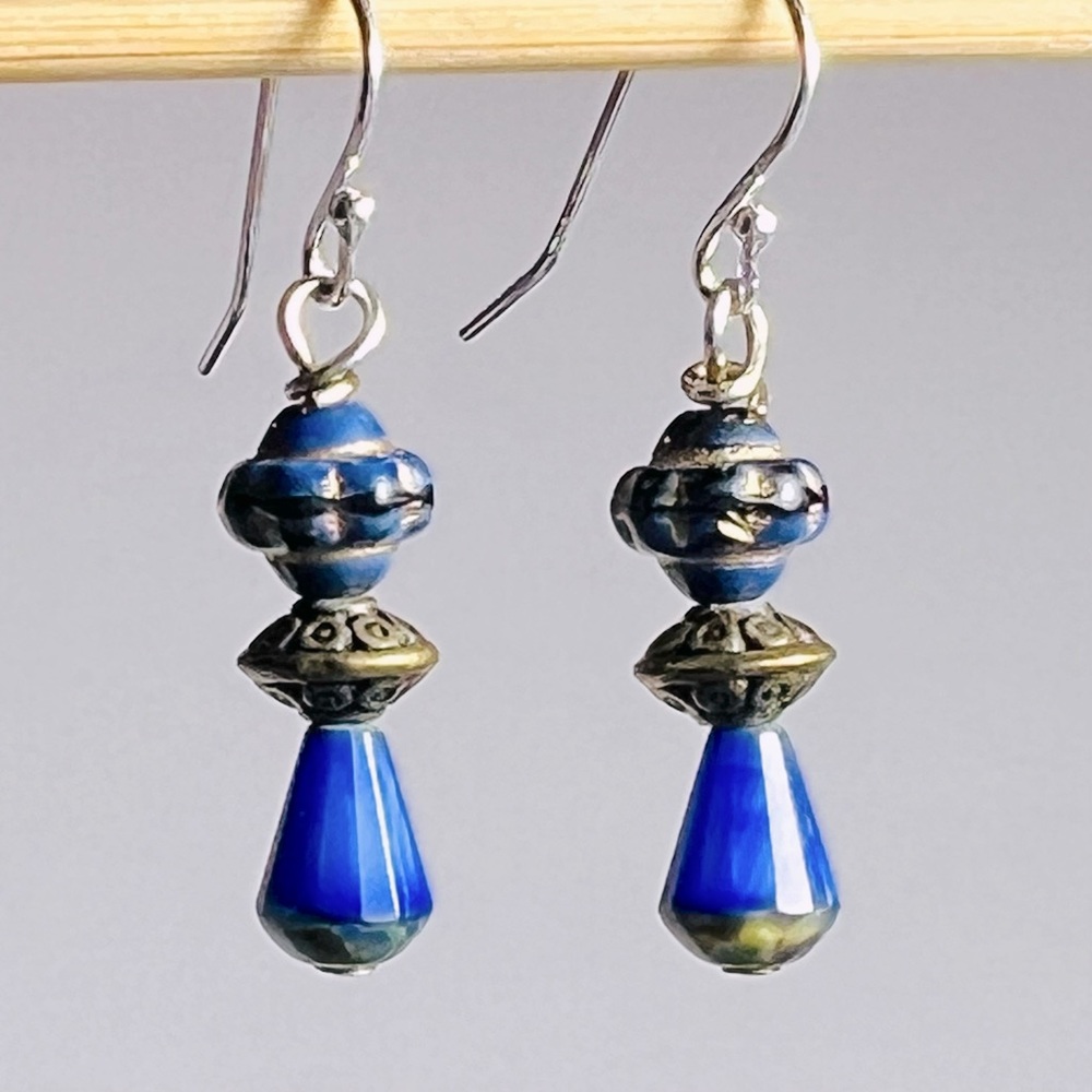 Drop earrings Blue beads NWOT
